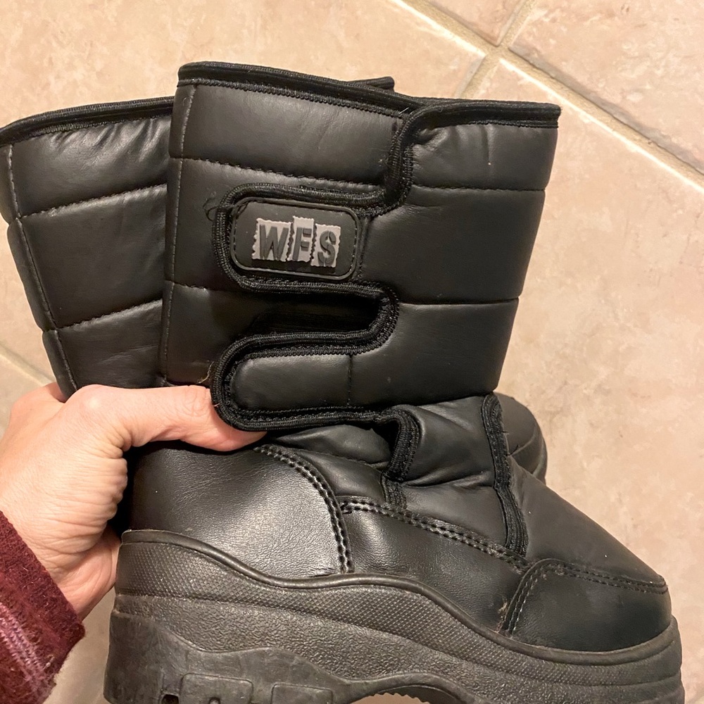 Brand New Snow Boots Youth size 1